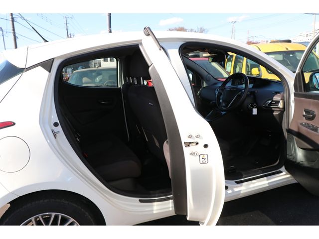 Chrysler YPSILON 2013-06 13462-9