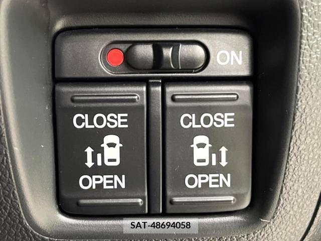Honda N BOX CUSTOM 2016-03 214196-5