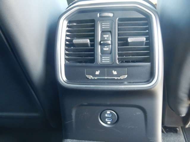 Porsche MACAN 2023-06 23362-22