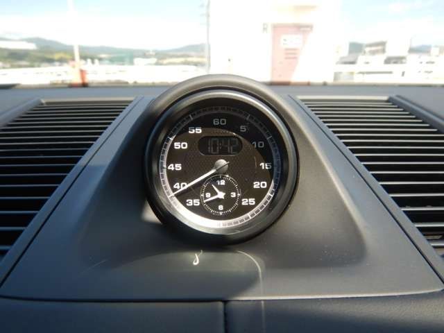 Porsche MACAN 2023-06 23362-21