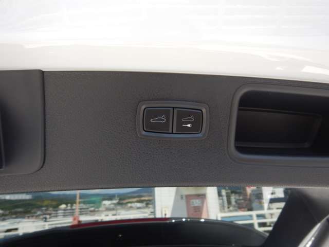 Porsche MACAN 2023-06 23362-26