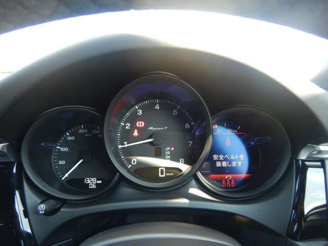 Porsche MACAN 2023-06 23362-15