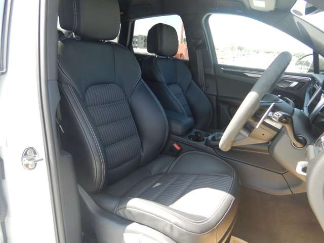 Porsche MACAN 2023-06 23362-23
