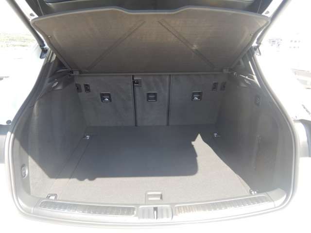 Porsche MACAN 2023-06 23362-27