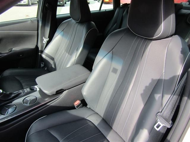 Toyota CROWN SEDAN 2018-08 190107-20