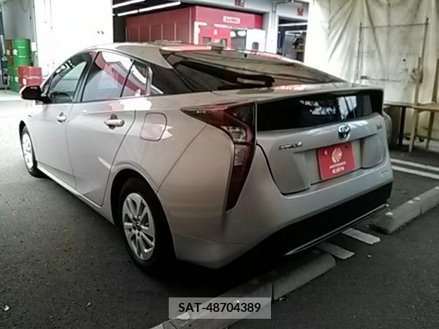 Toyota PRIUS 2016-01 282309-2