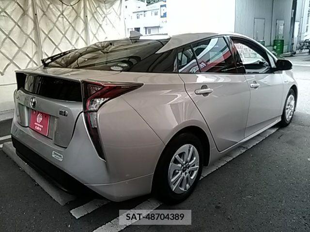 Toyota PRIUS 2016-01 282309-6