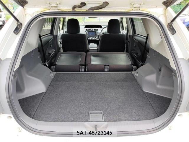 Toyota PRIUS ALPHA 2014-01 386564-26