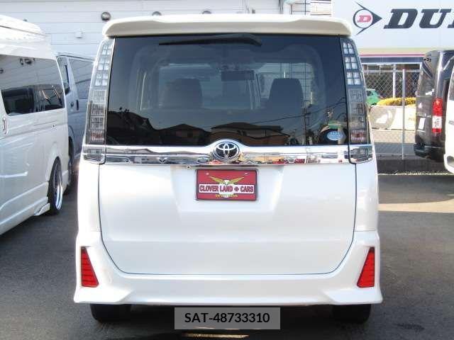 Toyota VOXY 2015-08 215697-5