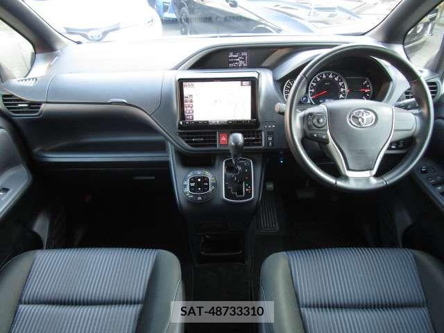 Toyota VOXY 2015-08 215697-6