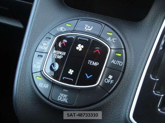 Toyota VOXY 2015-08 215697-14