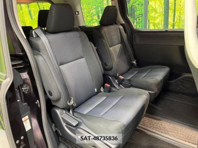Toyota VOXY 2015-12 341186-8