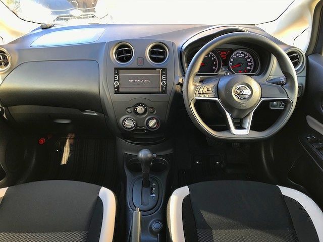 Nissan NOTE 2017-03 13721-1