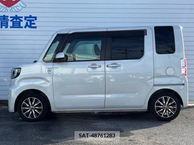 Toyota Pixis Mega 2019-01 330301-1