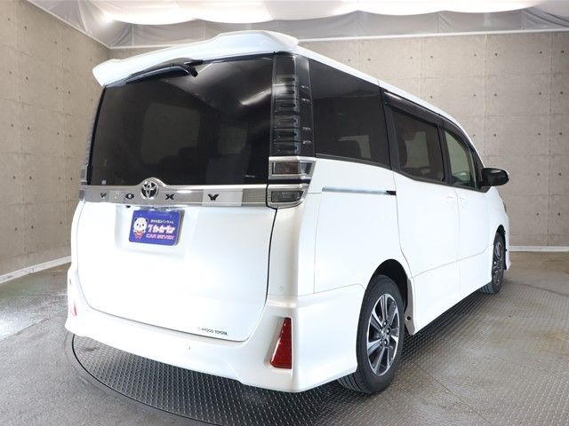 Toyota VOXY 2021-03 28272-1