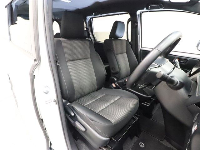 Toyota VOXY 2021-03 28272-3