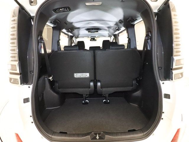 Toyota VOXY 2021-03 28272-8