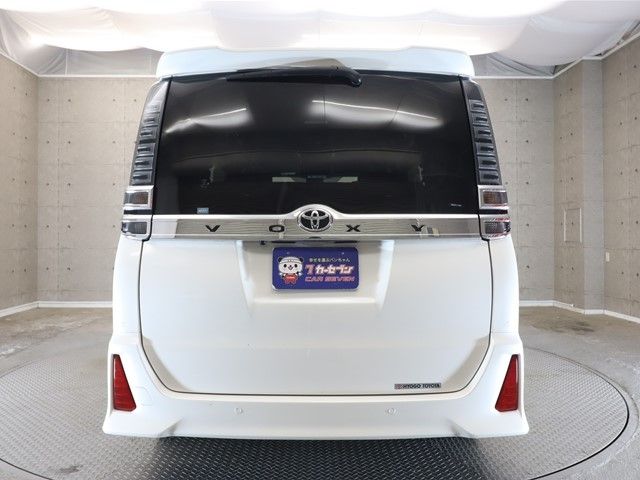 Toyota VOXY 2021-03 28272-23