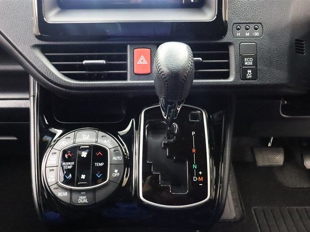 Toyota VOXY 2021-03 28272-12
