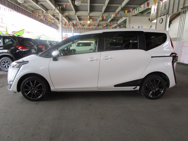 Toyota SIENTA 2017-09 22234-1