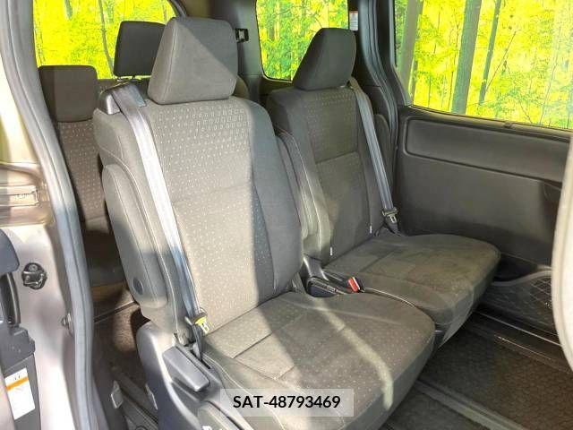 Toyota VOXY 2017-08 343527-9