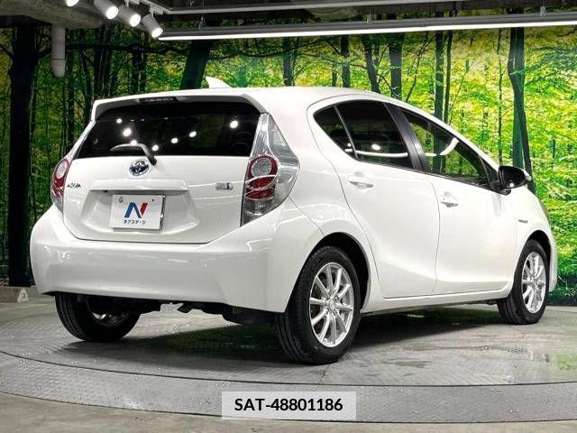 Toyota AQUA 2013-05 356159-17