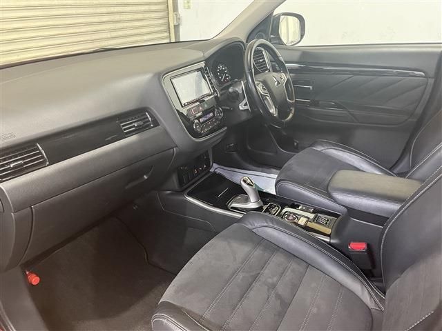 Mitsubishi OUTLANDER PHEV 2018-02 3746-29