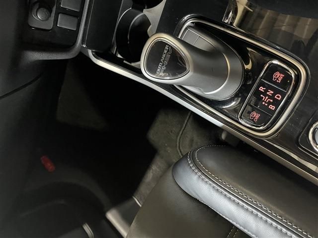 Mitsubishi OUTLANDER PHEV 2018-02 3746-19