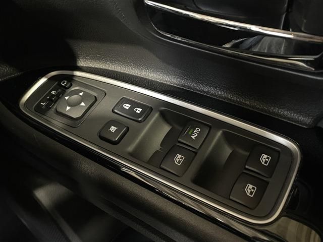 Mitsubishi OUTLANDER PHEV 2018-02 3746-12