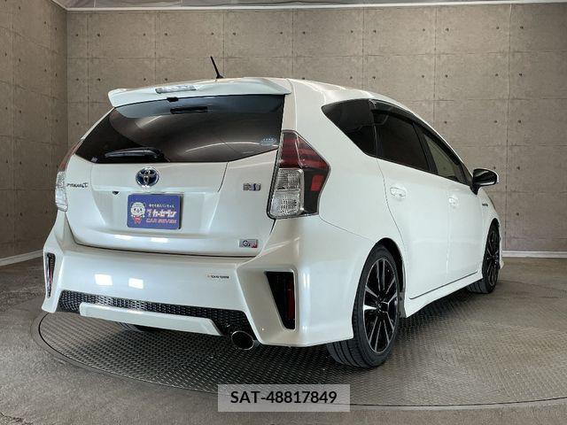 Toyota PRIUS ALPHA 2017-03 242707-1