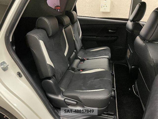 Toyota PRIUS ALPHA 2017-03 242707-4
