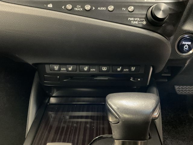Lexus ES 2019-06 10933-8