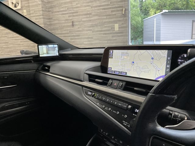 Lexus ES 2019-06 10933-12