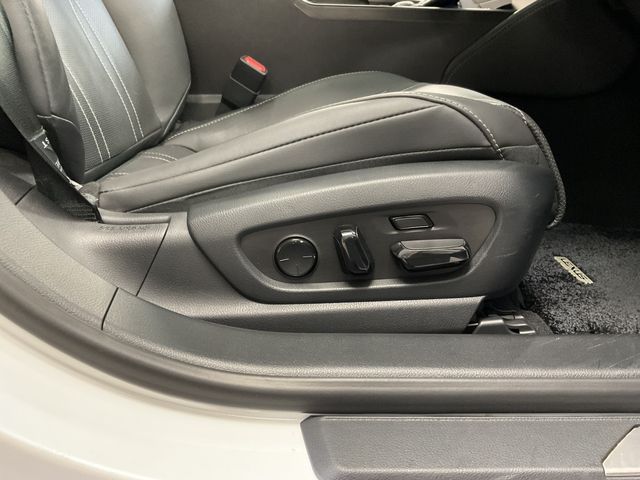 Lexus ES 2019-06 10933-14