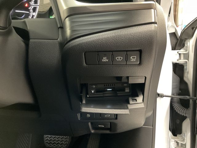 Lexus ES 2019-06 10933-9