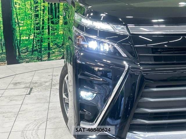 Toyota VOXY 2018-11 370466-12