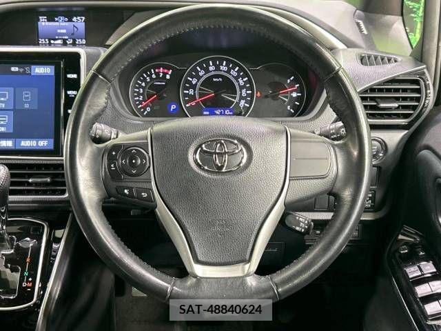Toyota VOXY 2018-11 370466-11