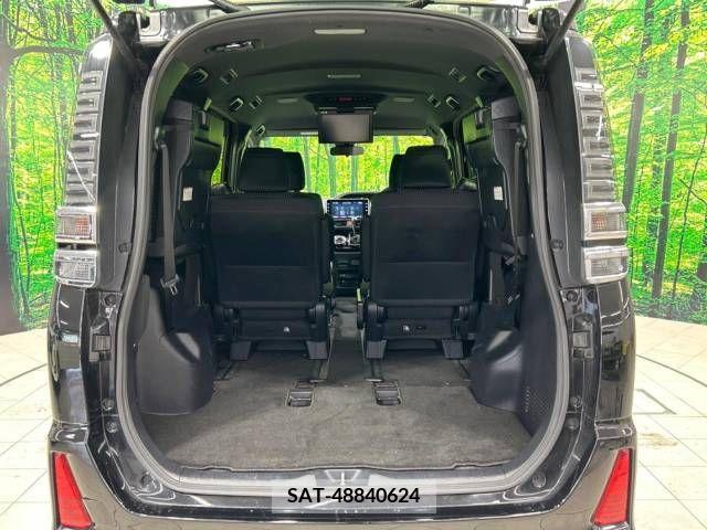 Toyota VOXY 2018-11 370466-10
