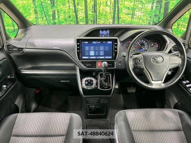 Toyota VOXY 2018-11 370466-1