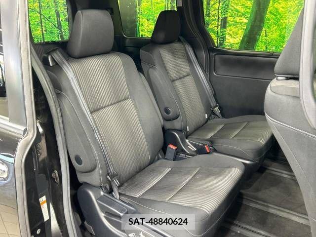 Toyota VOXY 2018-11 370466-8