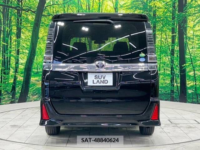 Toyota VOXY 2018-11 370466-15