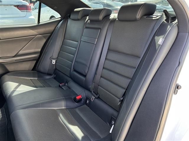 Lexus IS 2013-01 780-18