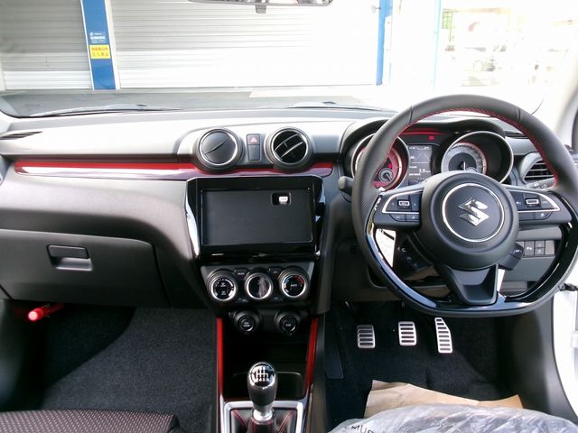 Suzuki SWIFT 2023-07 9663-5