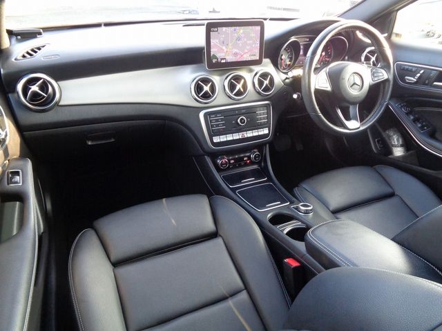 Mercedes Benz GLA-CLASS 2018-10 18552-10