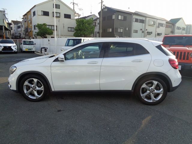 Mercedes Benz GLA-CLASS 2018-10 18552-28