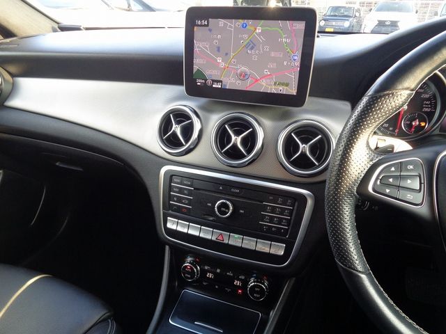 Mercedes Benz GLA-CLASS 2018-10 18552-13