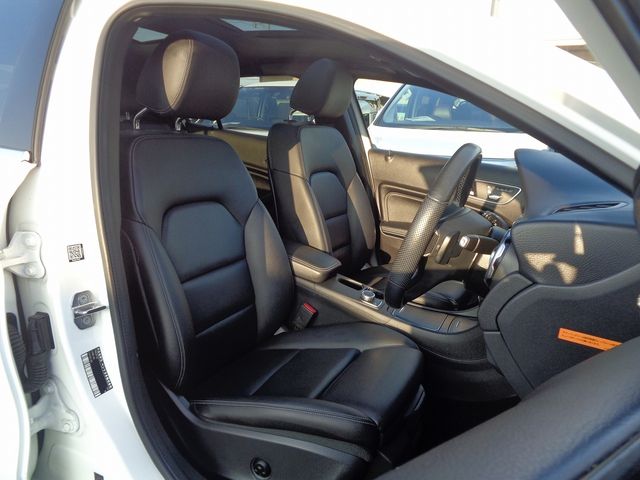Mercedes Benz GLA-CLASS 2018-10 18552-3
