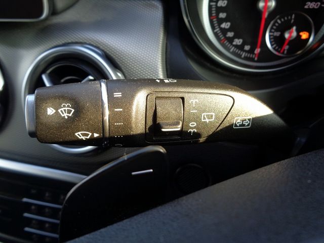 Mercedes Benz GLA-CLASS 2018-10 18552-17