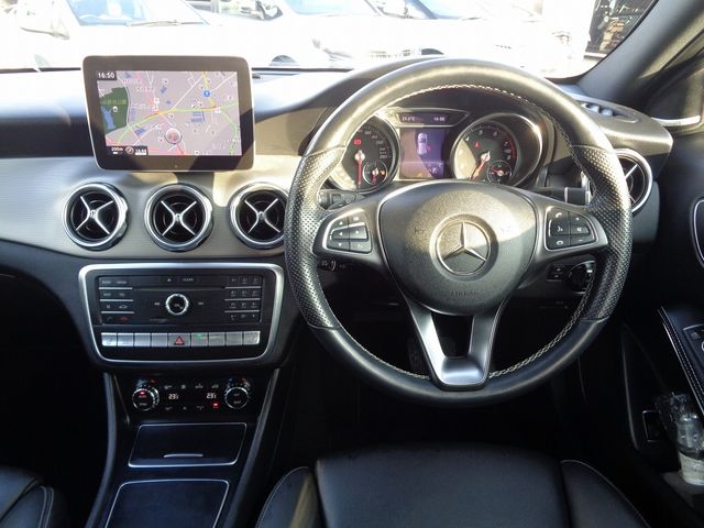 Mercedes Benz GLA-CLASS 2018-10 18552-1