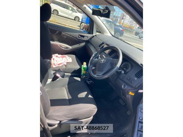 Toyota ISIS 2013-03 391477-4